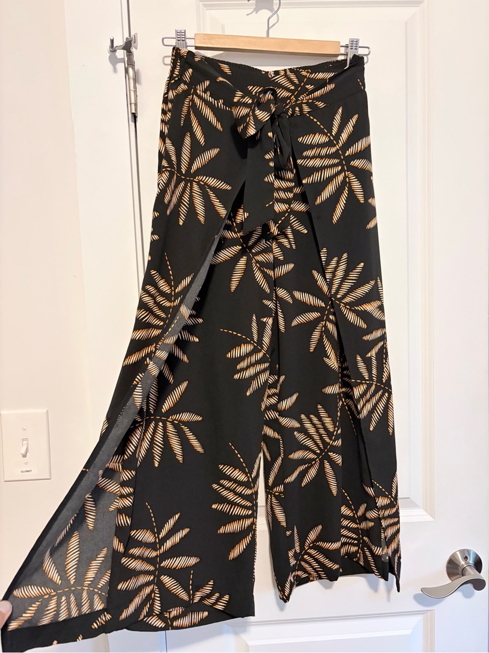 A New Day Black Tropical Print Wrap Palazzo Culottes Pants